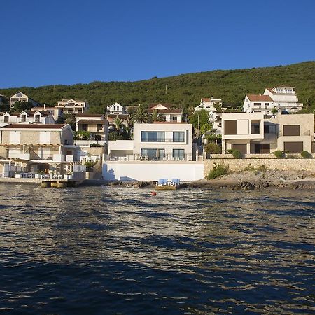 Villa Krasici ติวัต ภายนอก รูปภาพ