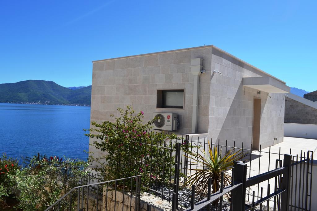 Villa Krasici ติวัต ภายนอก รูปภาพ