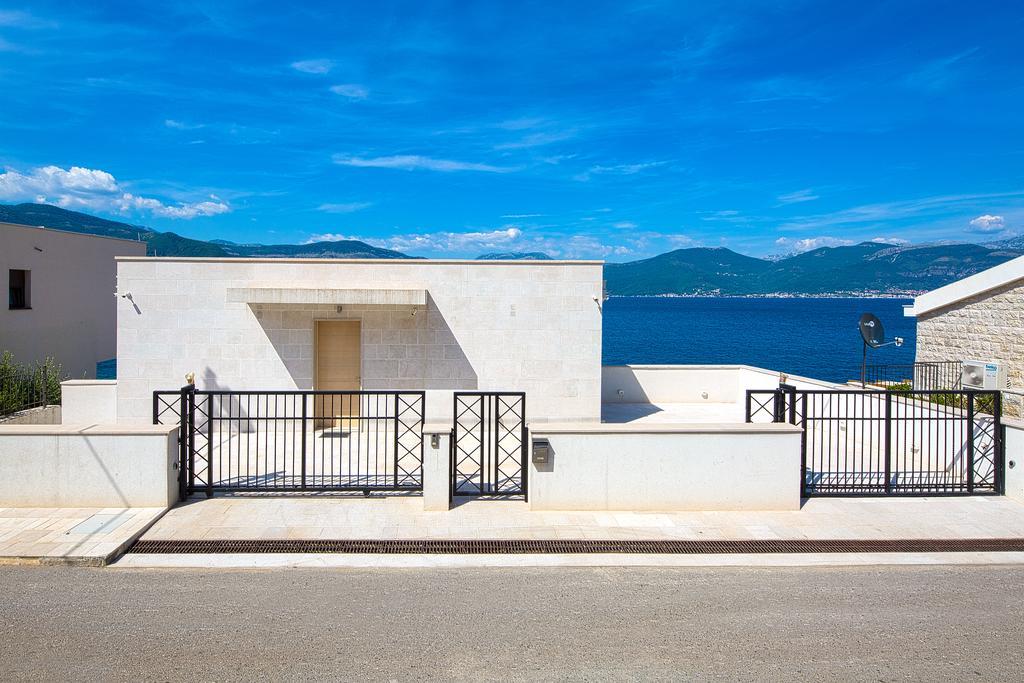 Villa Krasici ติวัต ภายนอก รูปภาพ