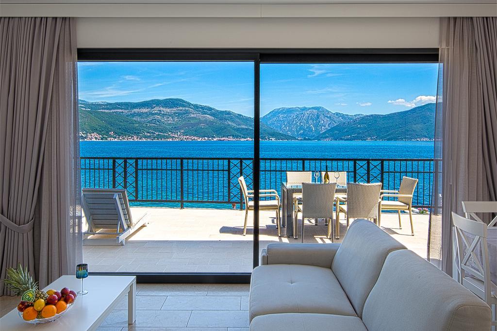 Villa Krasici ติวัต ภายนอก รูปภาพ