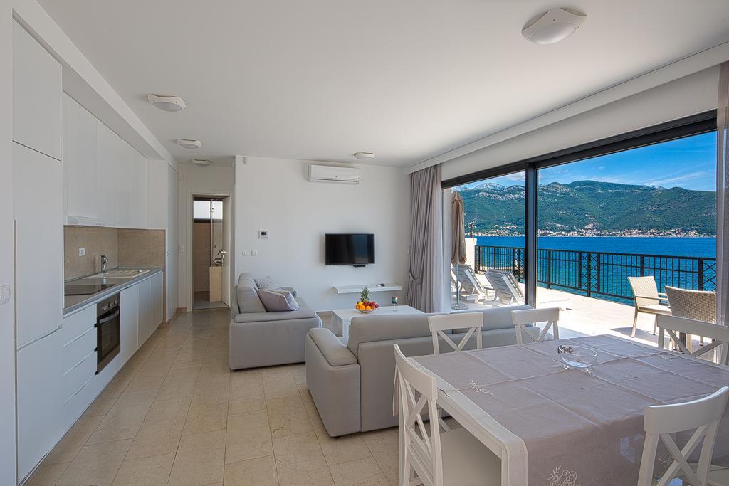 Villa Krasici ติวัต ภายนอก รูปภาพ