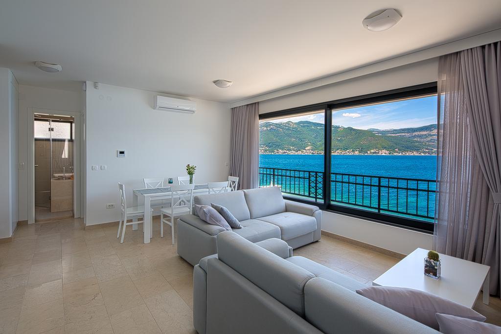 Villa Krasici ติวัต ภายนอก รูปภาพ