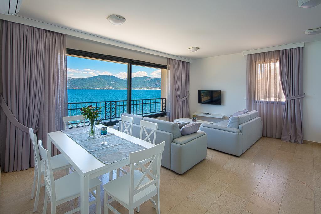 Villa Krasici ติวัต ภายนอก รูปภาพ