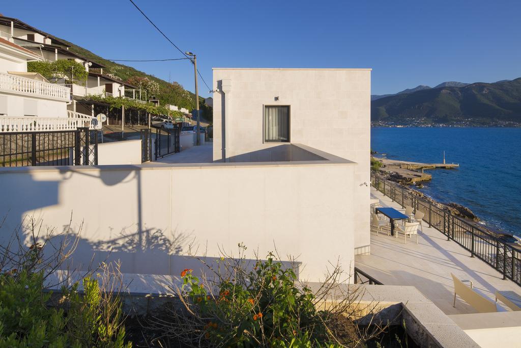 Villa Krasici ติวัต ภายนอก รูปภาพ