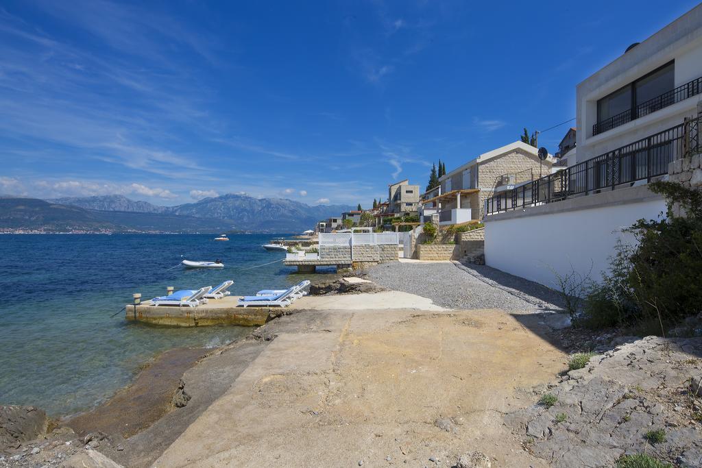 Villa Krasici ติวัต ภายนอก รูปภาพ