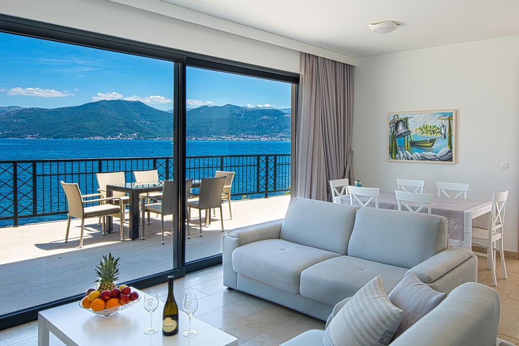 Villa Krasici ติวัต ภายนอก รูปภาพ
