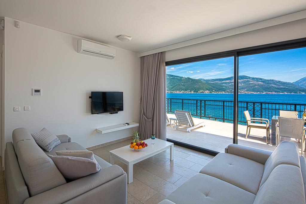 Villa Krasici ติวัต ภายนอก รูปภาพ