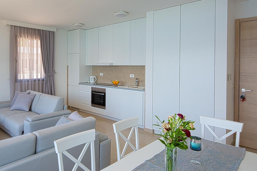 Villa Krasici ติวัต ภายนอก รูปภาพ