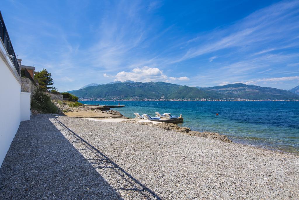 Villa Krasici ติวัต ภายนอก รูปภาพ