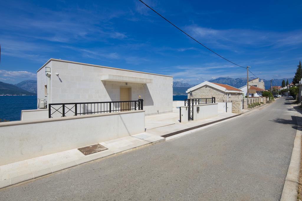 Villa Krasici ติวัต ภายนอก รูปภาพ
