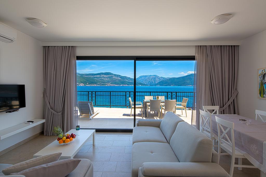 Villa Krasici ติวัต ภายนอก รูปภาพ