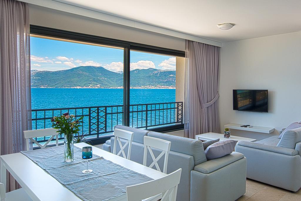Villa Krasici ติวัต ภายนอก รูปภาพ